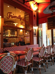 Loulou friendly diner burger cluny saint michel paris restaurant brunch frites maison super adresse salle
